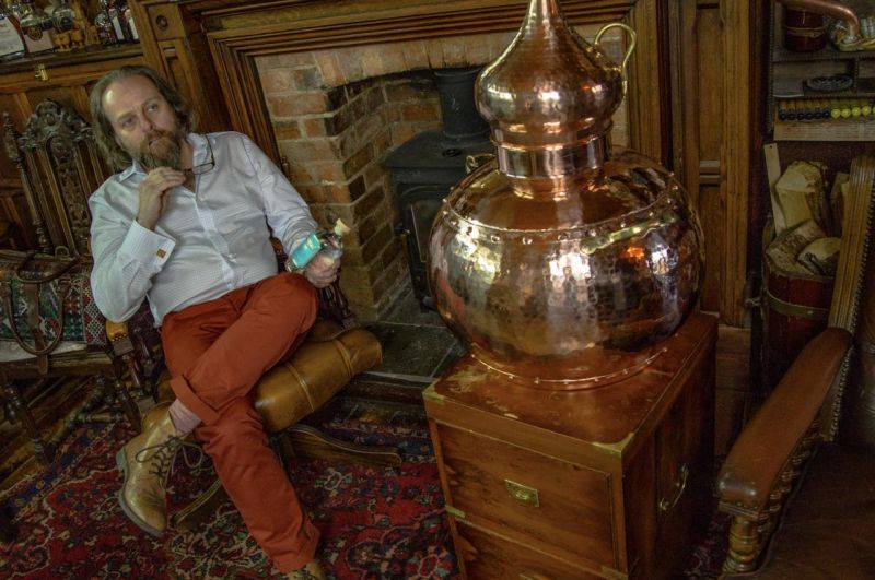 Photo for: London Gin Lovers Can Support Pothecary British Blended Gin By Ordering It Online